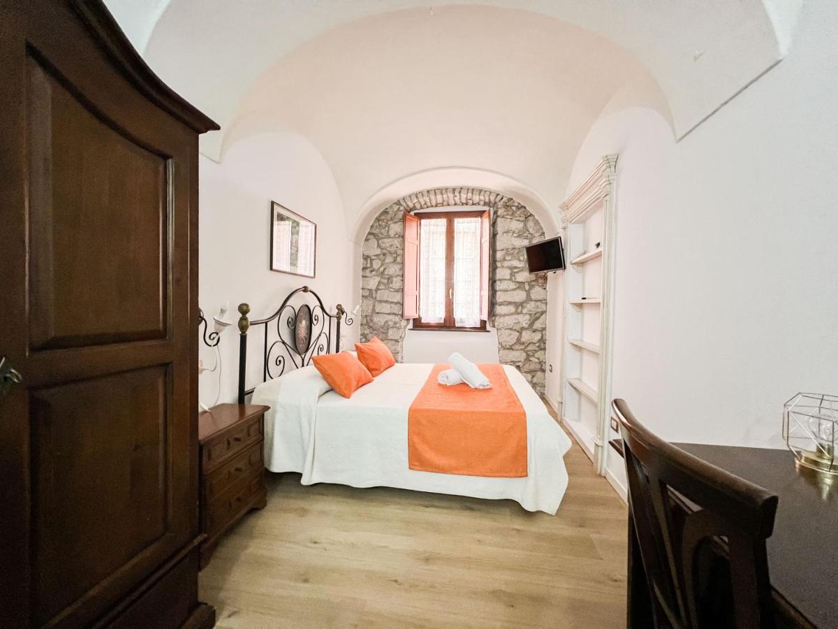 S'Ammentu House Hotel Bosa Buitenkant foto
