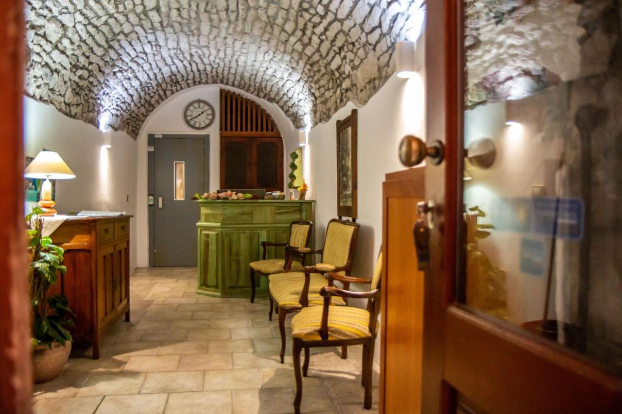 S'Ammentu House Hotel Bosa Buitenkant foto