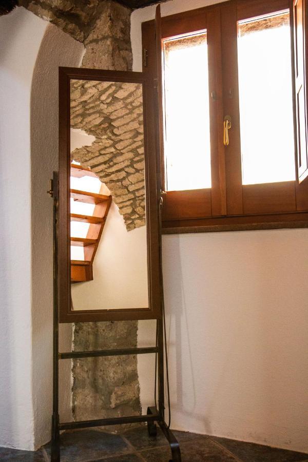 S'Ammentu House Hotel Bosa Buitenkant foto