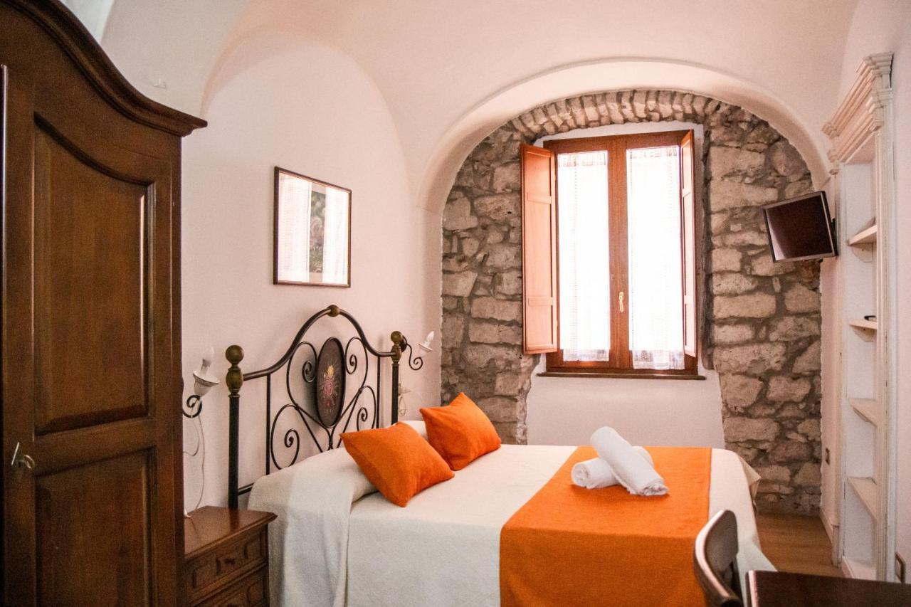 S'Ammentu House Hotel Bosa Buitenkant foto
