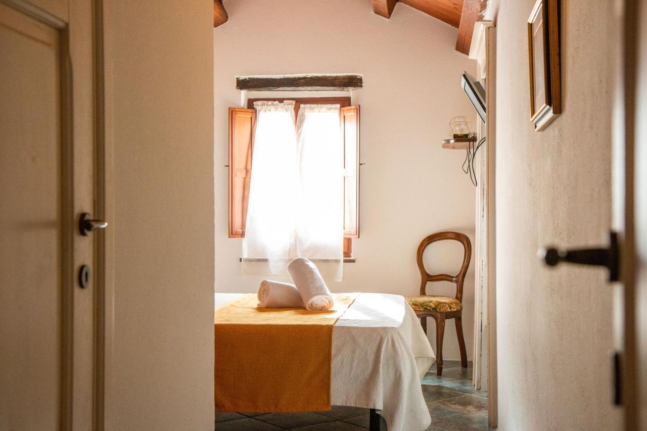 S'Ammentu House Hotel Bosa Buitenkant foto