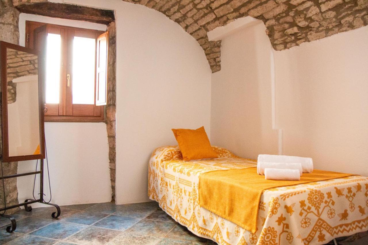 S'Ammentu House Hotel Bosa Buitenkant foto
