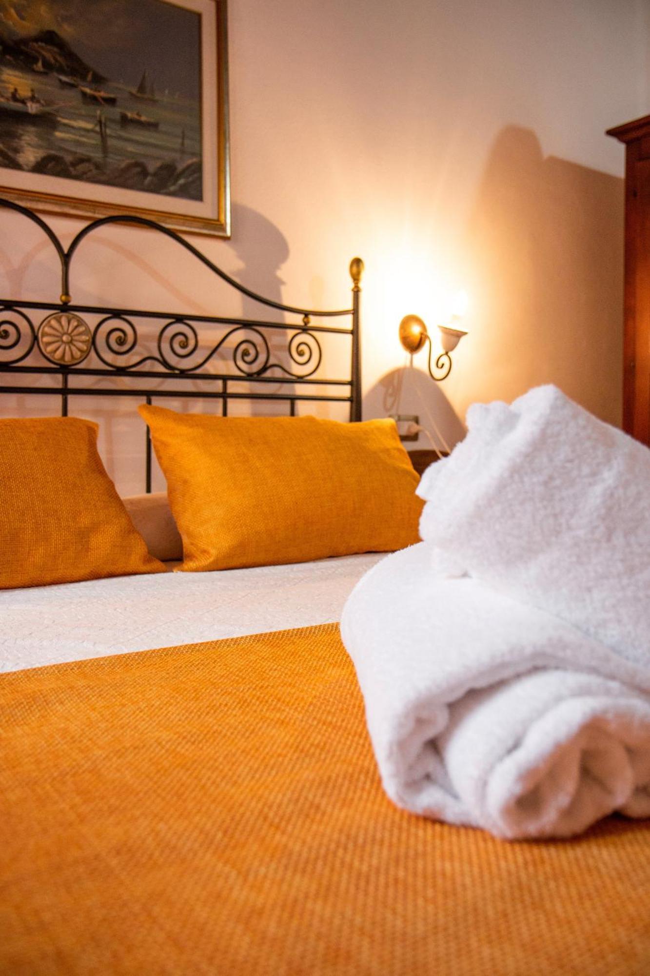 S'Ammentu House Hotel Bosa Buitenkant foto