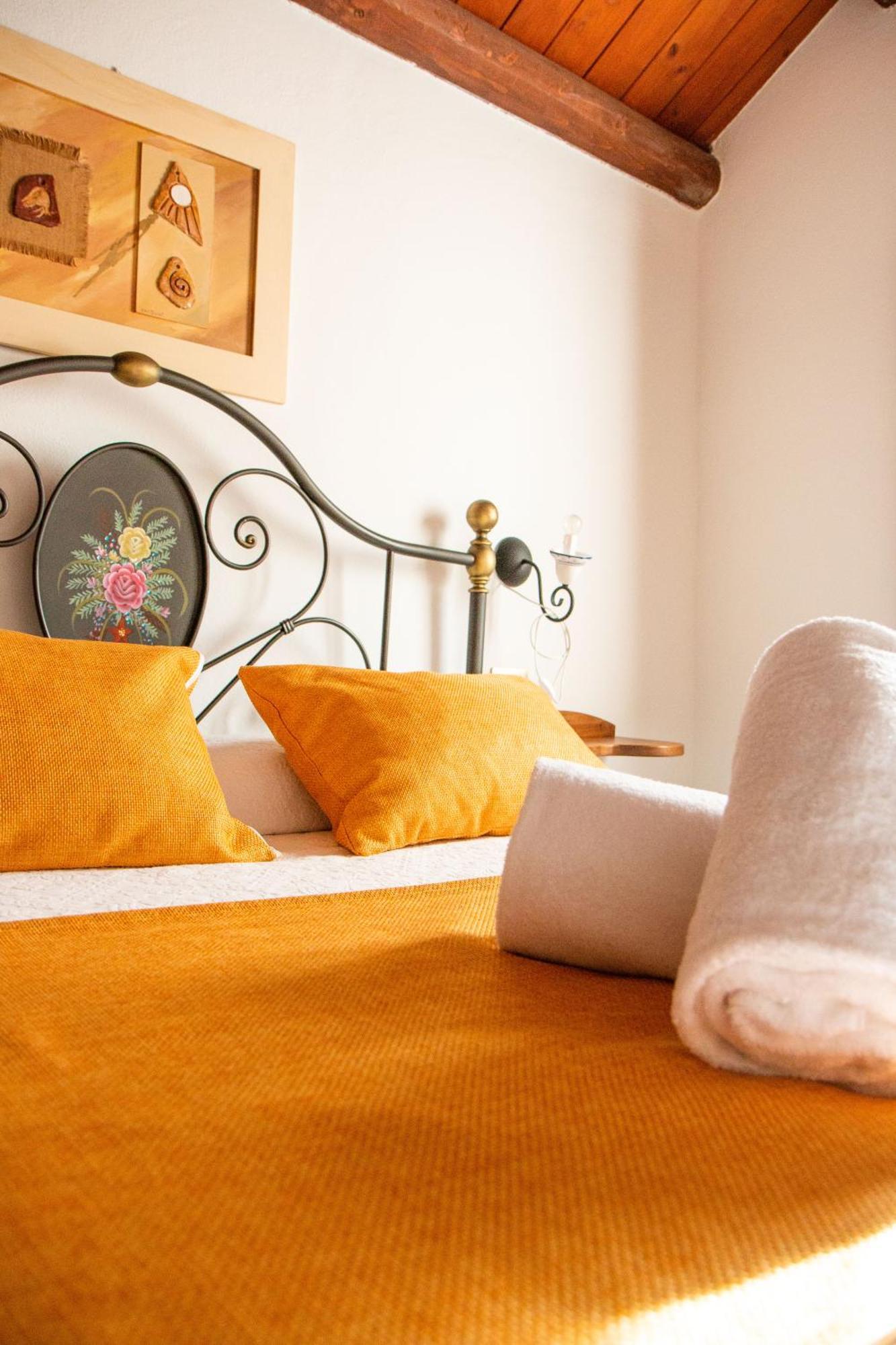 S'Ammentu House Hotel Bosa Buitenkant foto