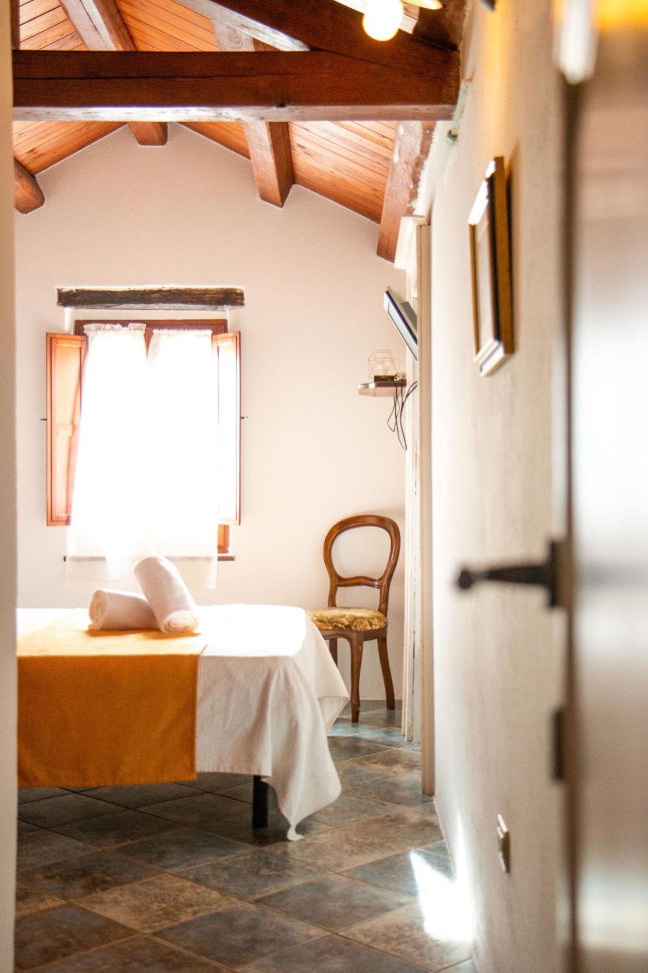 S'Ammentu House Hotel Bosa Buitenkant foto
