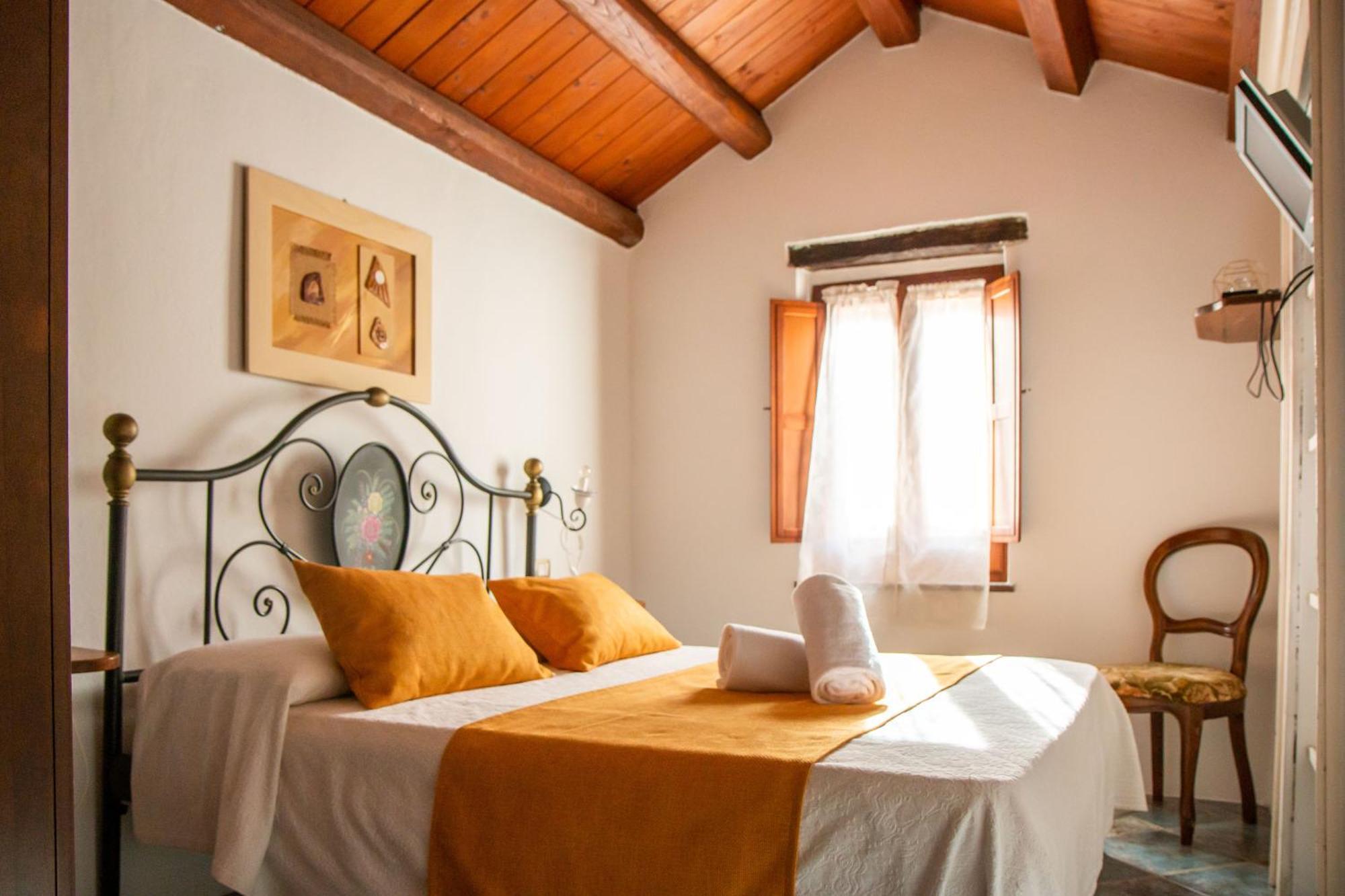 S'Ammentu House Hotel Bosa Buitenkant foto