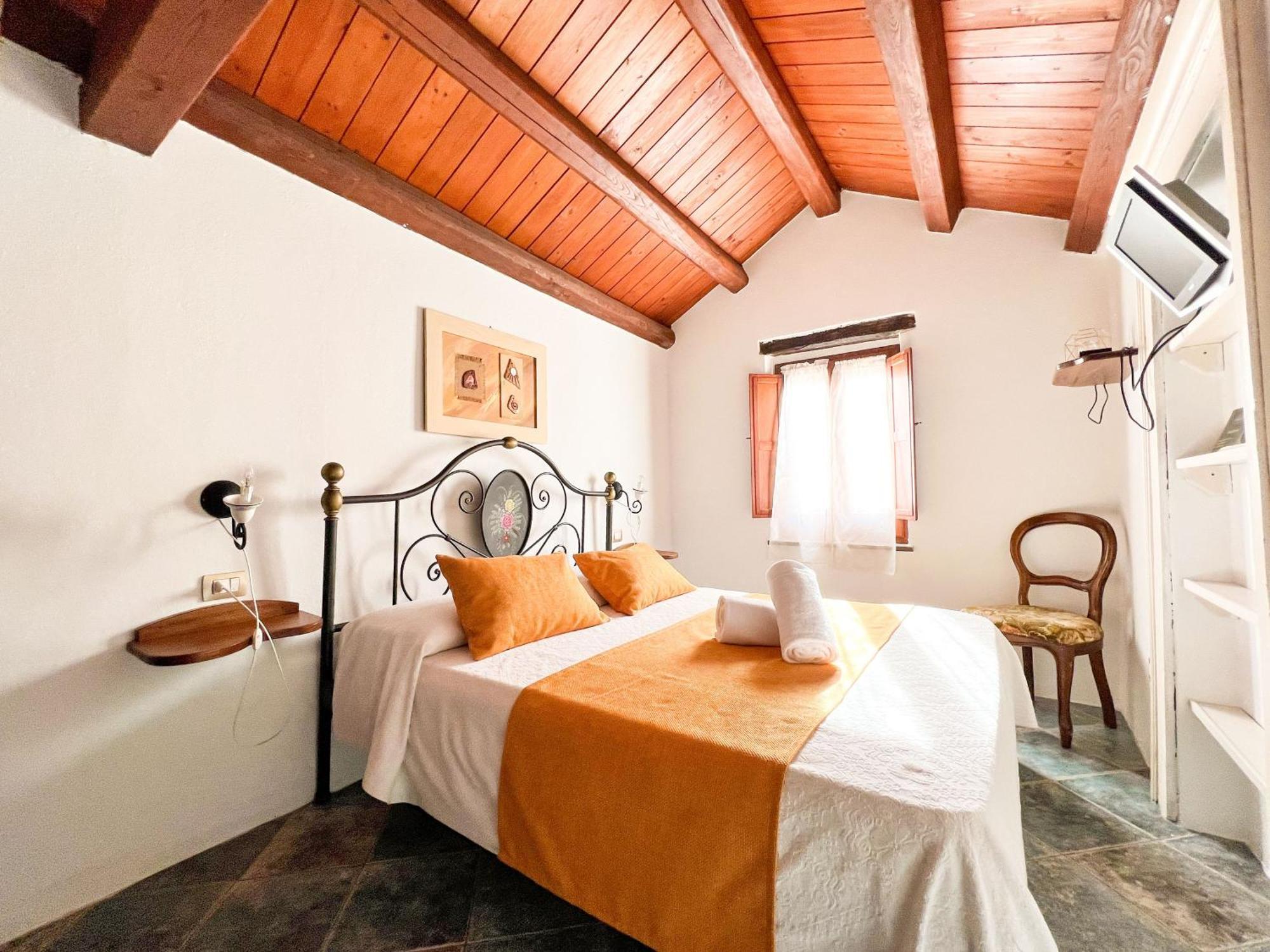 S'Ammentu House Hotel Bosa Buitenkant foto